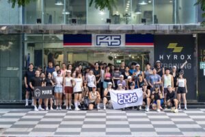 F45 Run Club 9/20 全體大合照，攝於 F45 大安門口｜F45 Run Club group photo outside the F45 Da'an studio