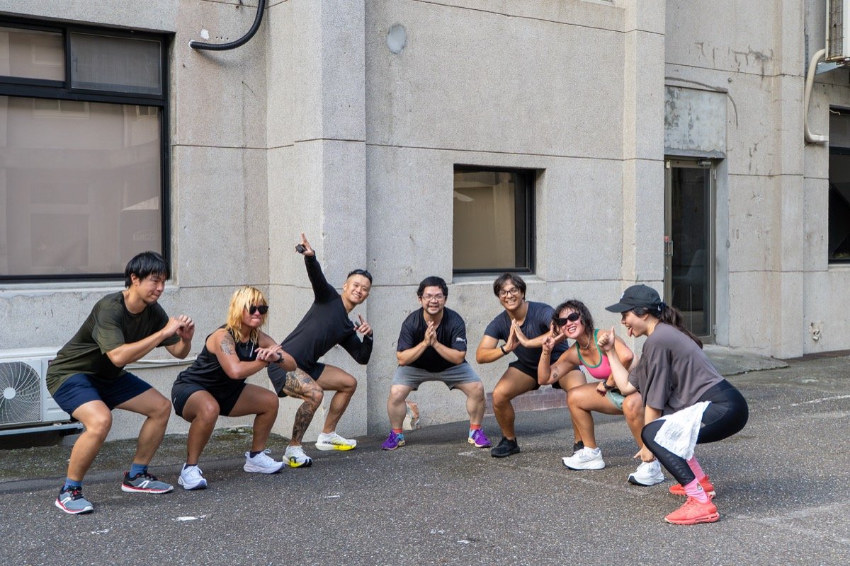 跑完回到大安店旁做徒手深蹲收尾｜Air squats in the finisher next to the Da'an studio