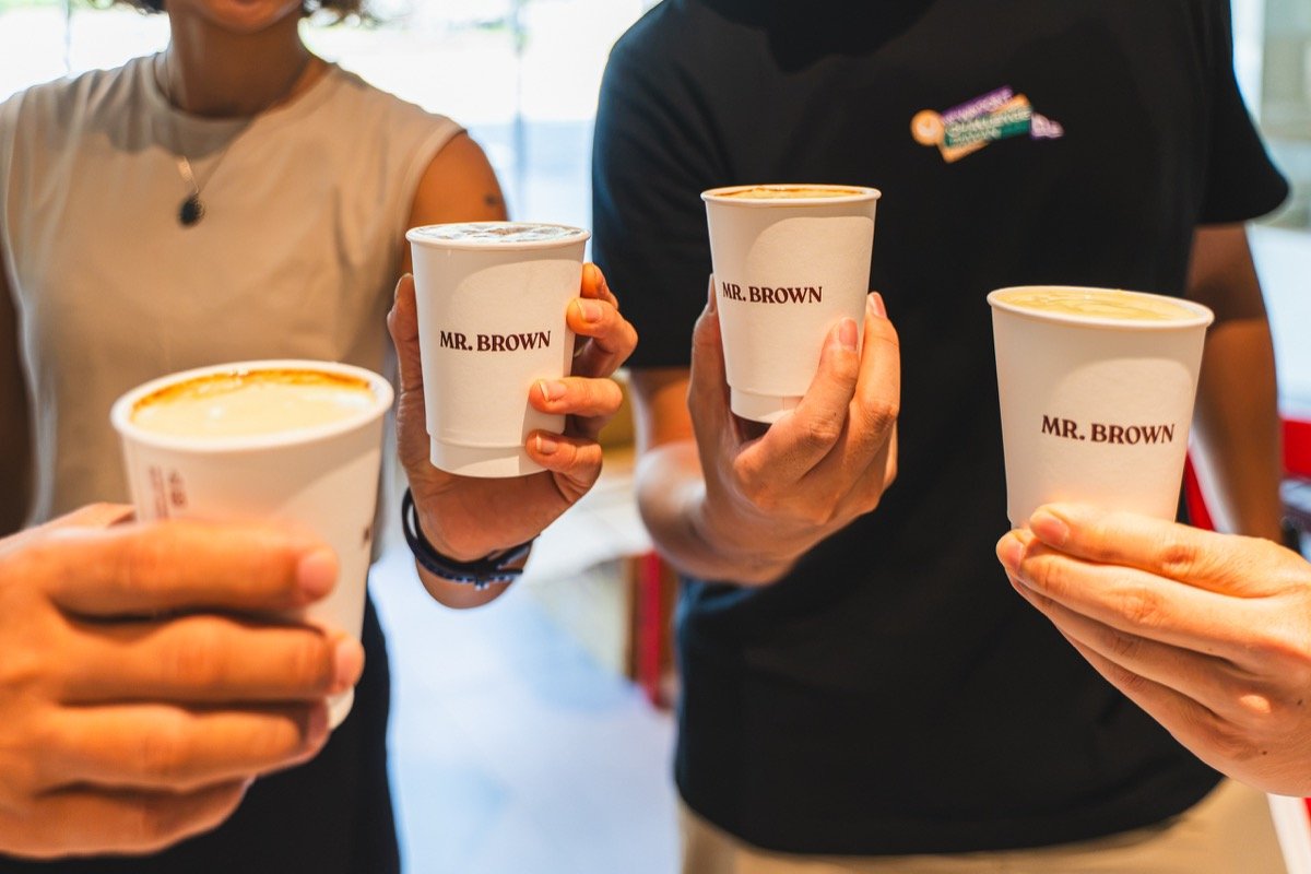 伯朗咖啡杯裝的 Mars 蛋白飲｜Mars protein smoothies in Mr. Brown cups